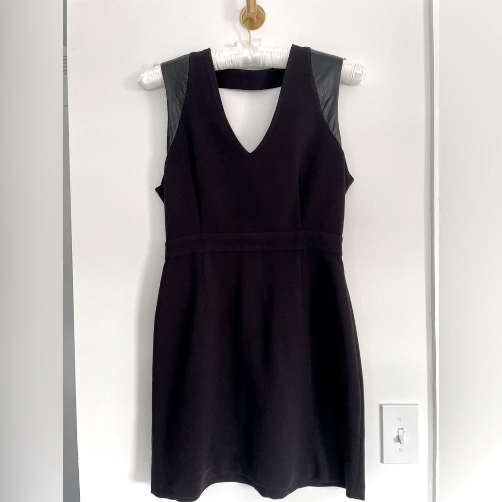 BB Dakota Black V-Neck Bodycon Cocktail Dress With Leather Sleeves Size 6